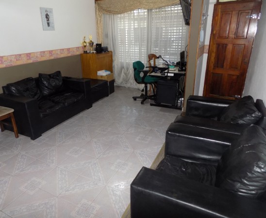 PH AL FRENTE DE 3 AMBIENTES, CON PATIO, TOTALMENTE INDEPENDIENTE. REFACCIONADO.