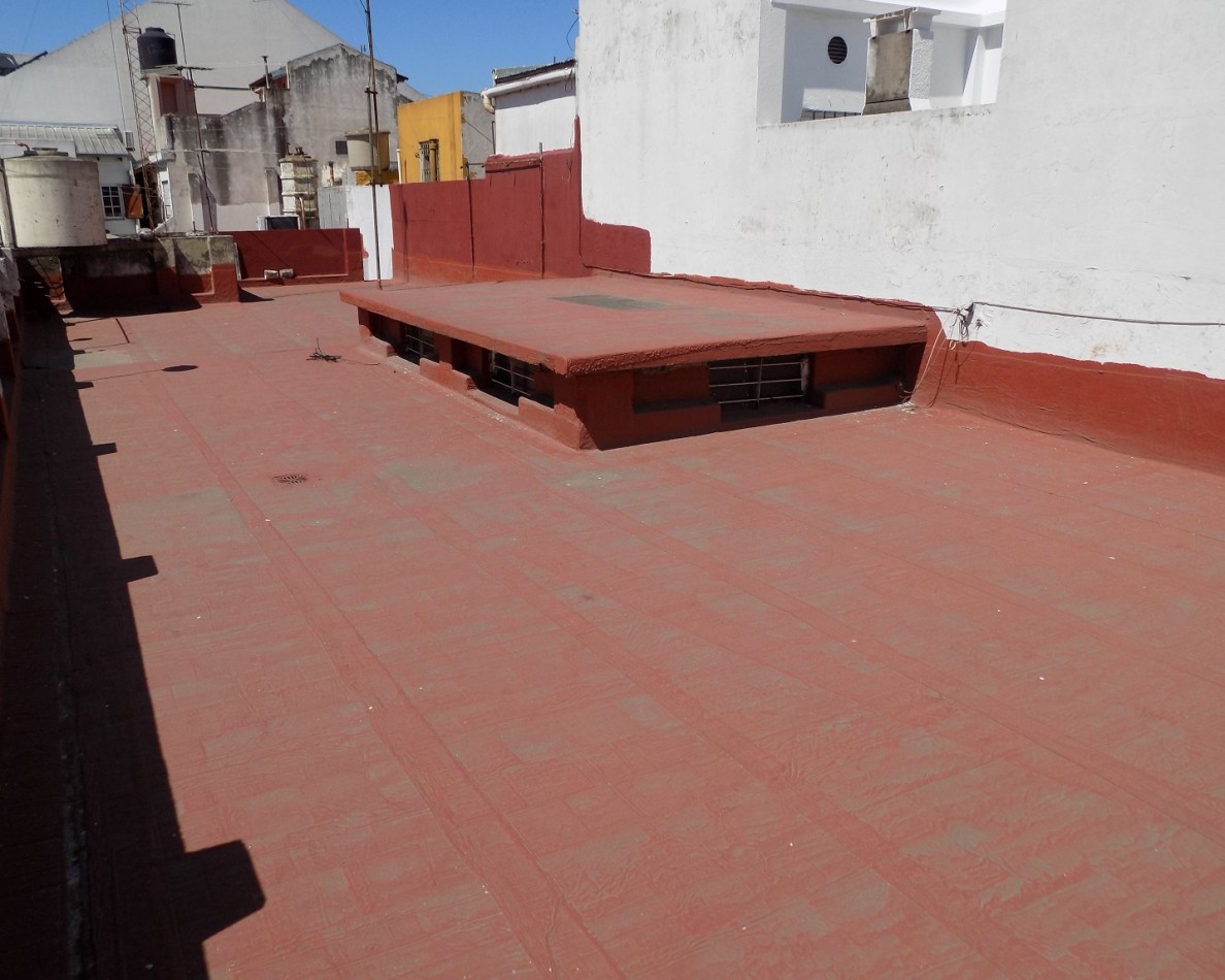 CASA DE 4 AMBIENTES MAS DEPARTAMENTO AL FONDO, PIÑEYRO, AVELLANEDA.