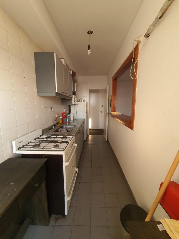 Departamento de 3 ambientes, piso 14, con cochera cubierta. Torres Pueyrredon.