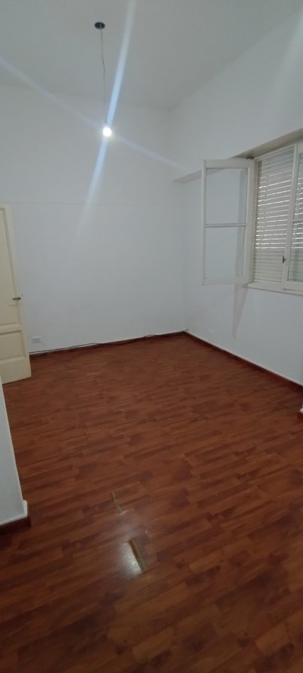 MONOAMBIENTE TIPO PH CON ENTRADA POR PASILLO, CON PATIO.