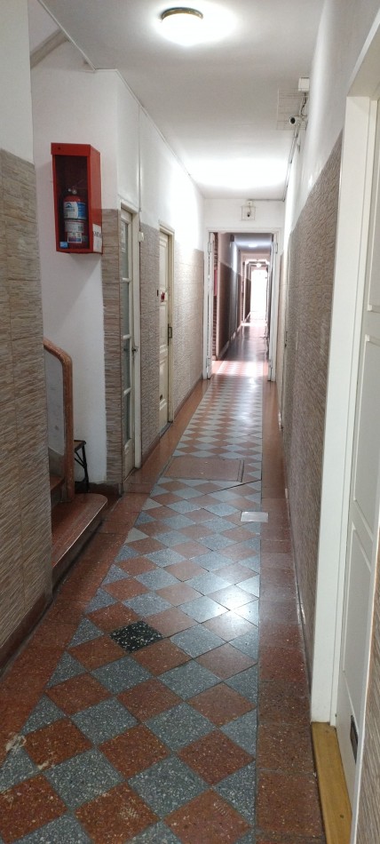 MONOAMBIENTE TIPO PH CON ENTRADA POR PASILLO, CON PATIO.
