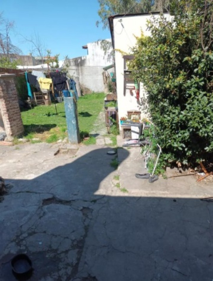 CASA DE 3 AMBIENTES A REFACCIONAR CON FONDO LIBRE, LANUS