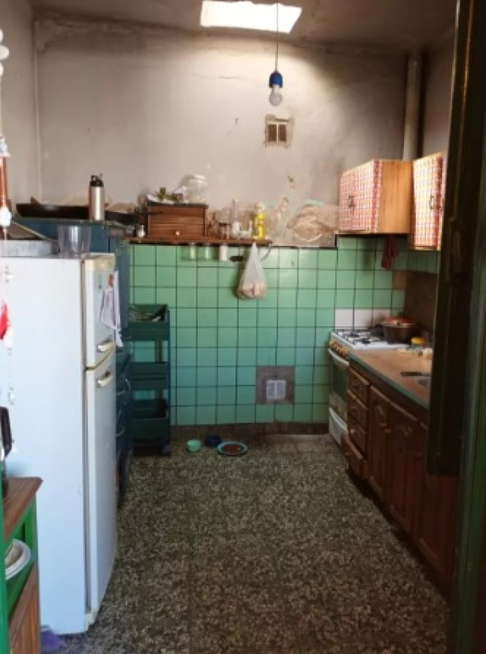 CASA DE 3 AMBIENTES A REFACCIONAR CON FONDO LIBRE, LANUS