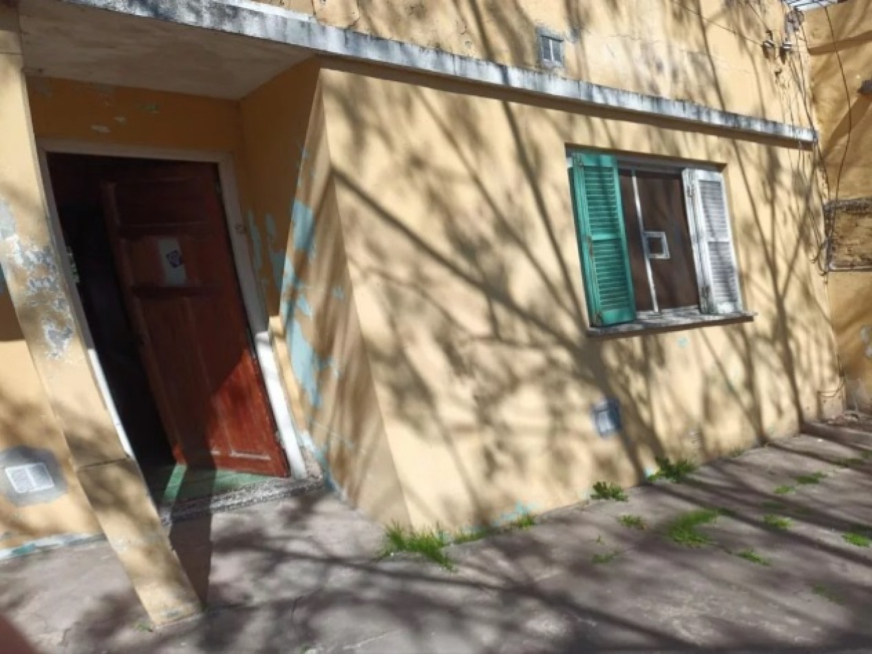 CASA DE 3 AMBIENTES A REFACCIONAR CON FONDO LIBRE, LANUS