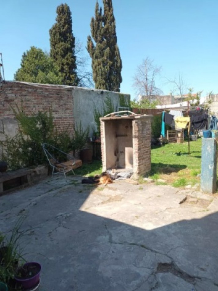 CASA DE 3 AMBIENTES A REFACCIONAR CON FONDO LIBRE, LANUS