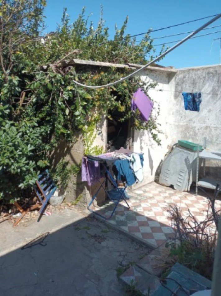 CASA DE 3 AMBIENTES A REFACCIONAR CON FONDO LIBRE, LANUS