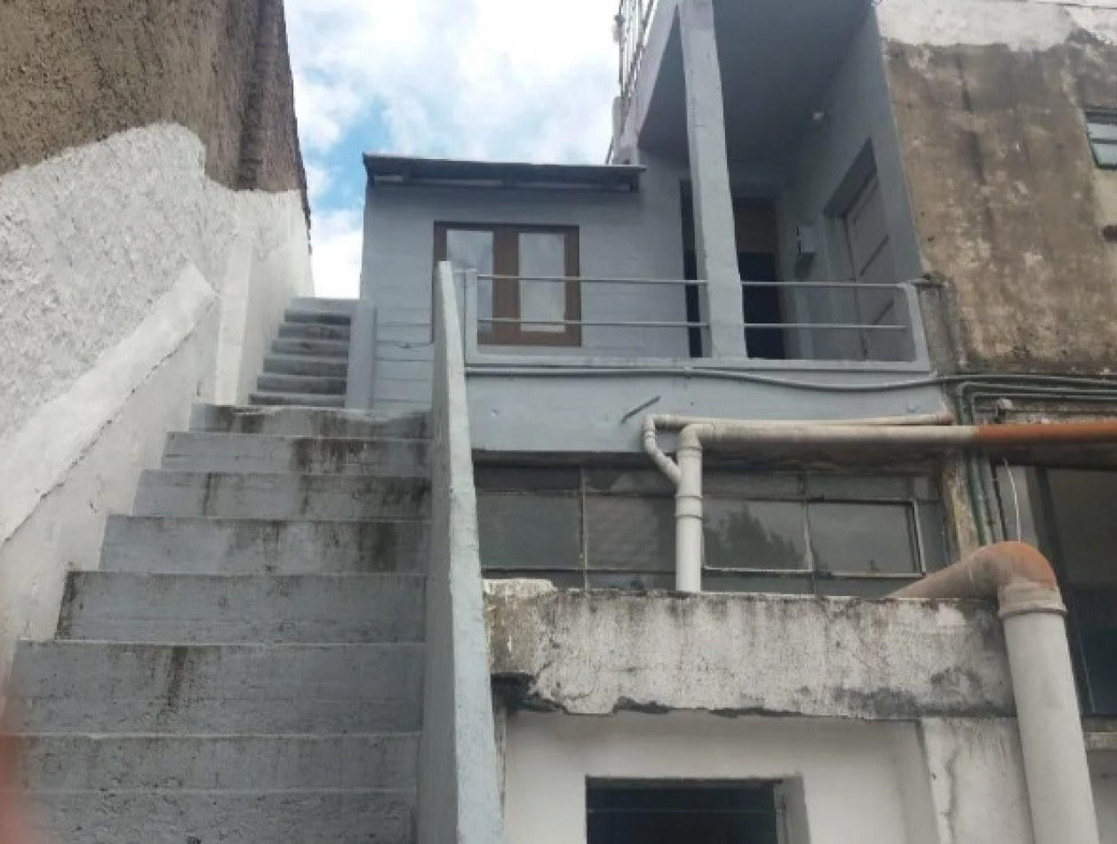 CASA SOBRE LOTE PROPIO CON VARIAS CONSTRUCCIONES TIPO PH, IDEAL RENTA.