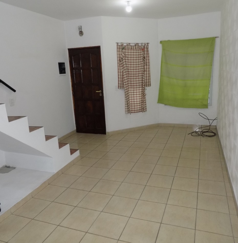 HERMOSO DUPLEX AL FRENTE DE 3 AMBIENTES.