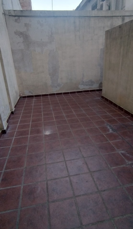 HERMOSO DUPLEX AL FRENTE DE 3 AMBIENTES.
