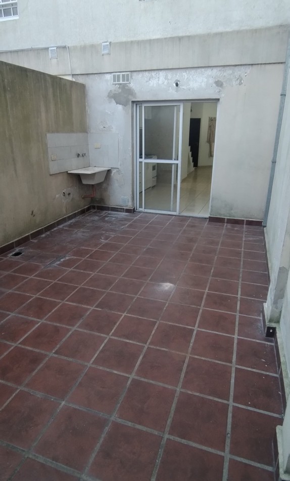HERMOSO DUPLEX AL FRENTE DE 3 AMBIENTES.