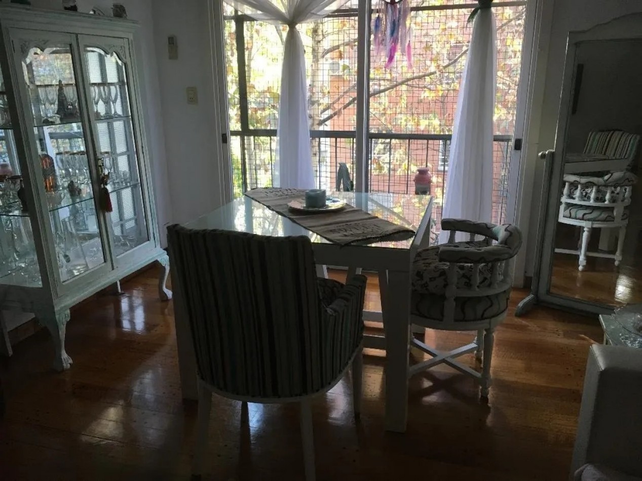 EXCELENTE DEPARTAMENTO DE 3 AMBIENTES, MUY BUENA UBICACION, A METROS DE LANUSITA.