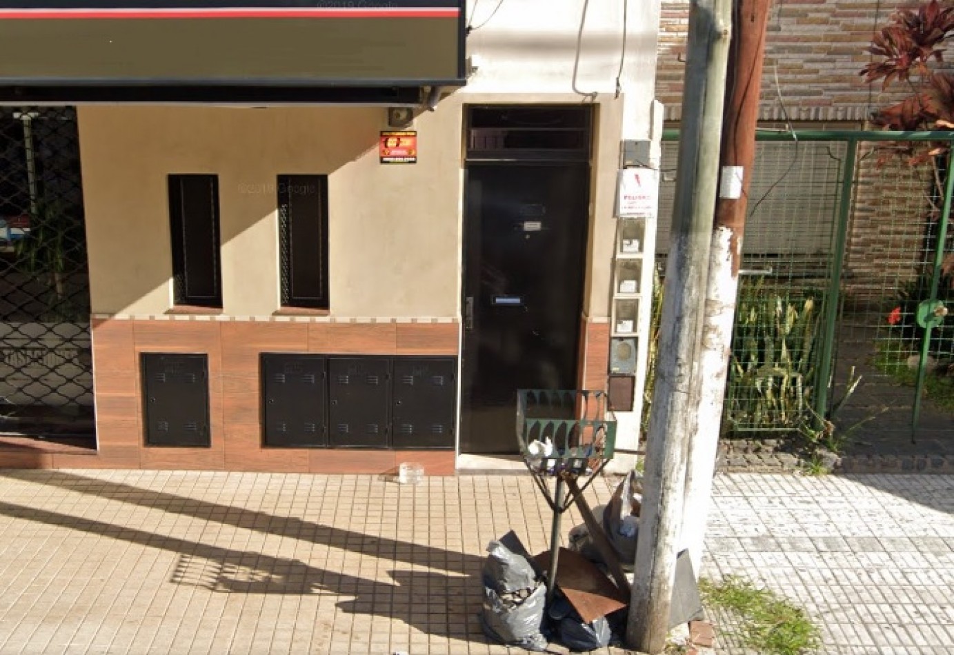 PH TIPO CASA 3 AMBIENTES A REFACCIONAR, 60M2. EXCELENTE UBICACION.