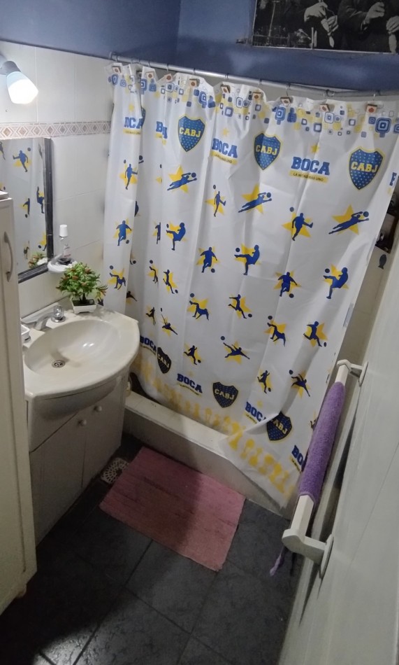 CASA DE 4 AMBIENTES, CON FONDO LIBRE DE GRAN DIMENSION. 