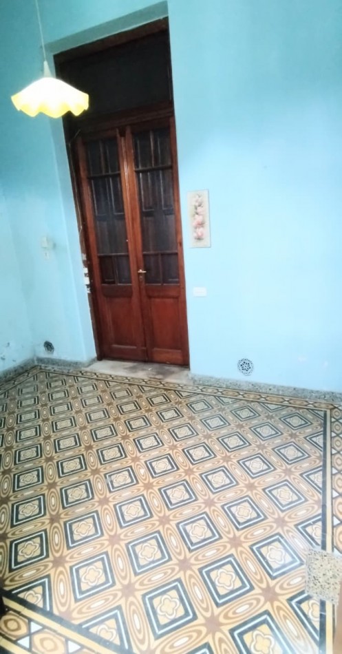 CASA DE 2 AMBIENTES, CON DOS LOCALES. IDEAL EMPRENDEDORES.