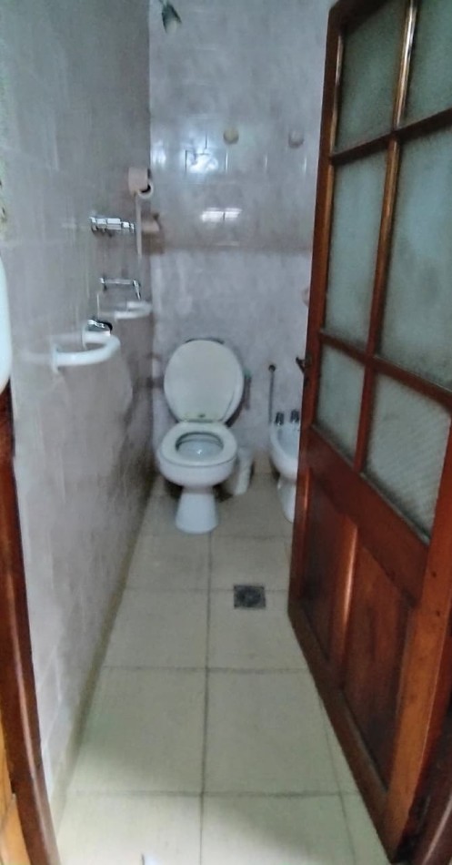 CASA DE 2 AMBIENTES, CON DOS LOCALES. IDEAL EMPRENDEDORES.