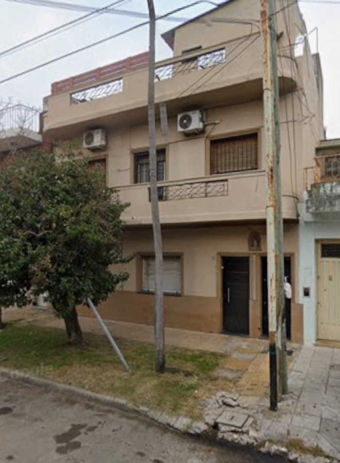 PH DE 3 AMBIENTES AL FRENTE CON INGRESO INDIVIDUAL