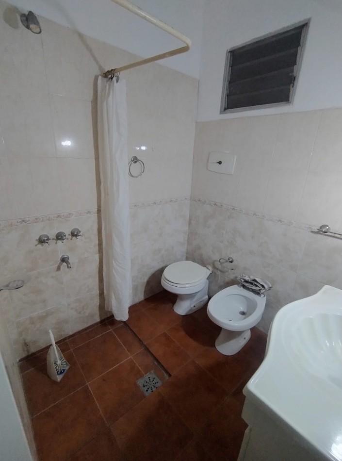 PH EN PLANTA BAJA AL FRENTE DE 3 AMBIENTES CON ENTRADA INDEPENDIENTE.