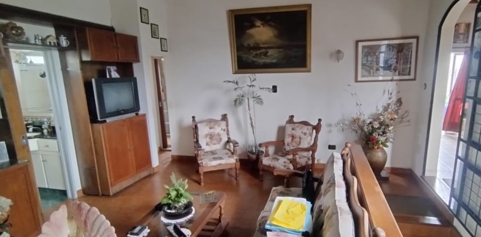 DEPARTAMENTO TIPO CASA EN PLANTA ALTA DE 4 AMBIENTES MAS GALPON EN PLANTA BAJA.