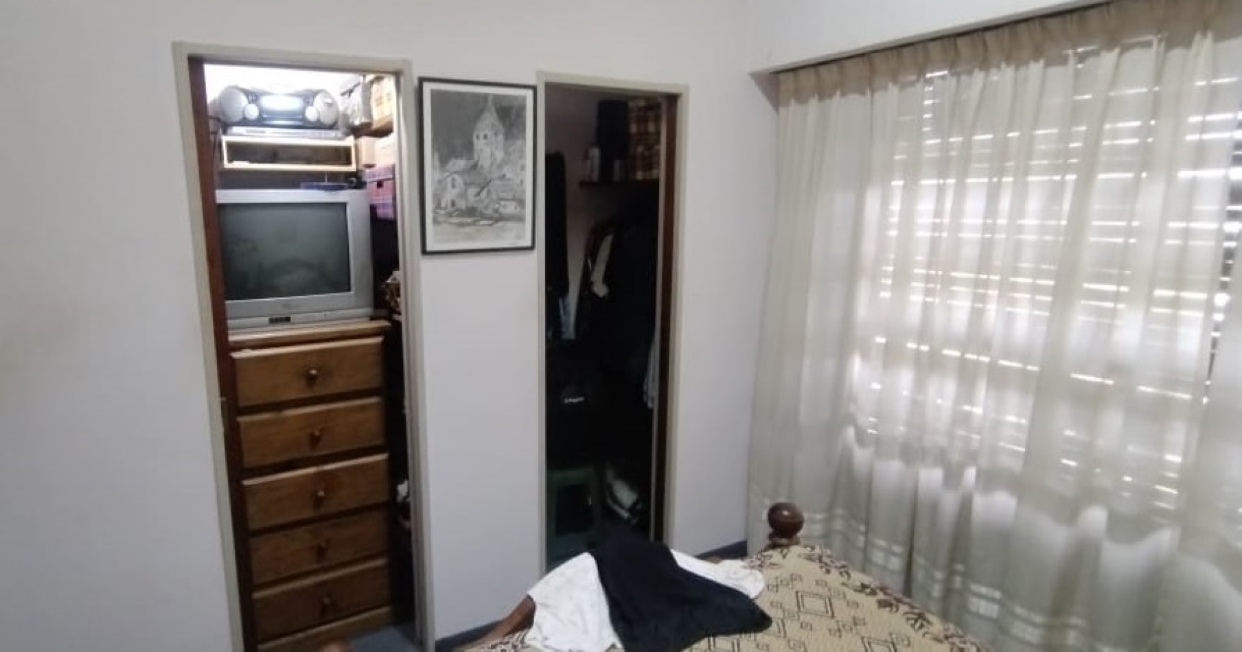 DEPARTAMENTO TIPO CASA EN PLANTA ALTA DE 4 AMBIENTES MAS GALPON EN PLANTA BAJA.