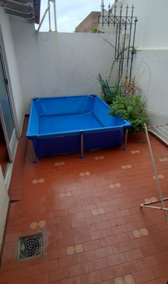 DEPARTAMENTO TIPO CASA EN PLANTA ALTA DE 4 AMBIENTES MAS GALPON EN PLANTA BAJA.