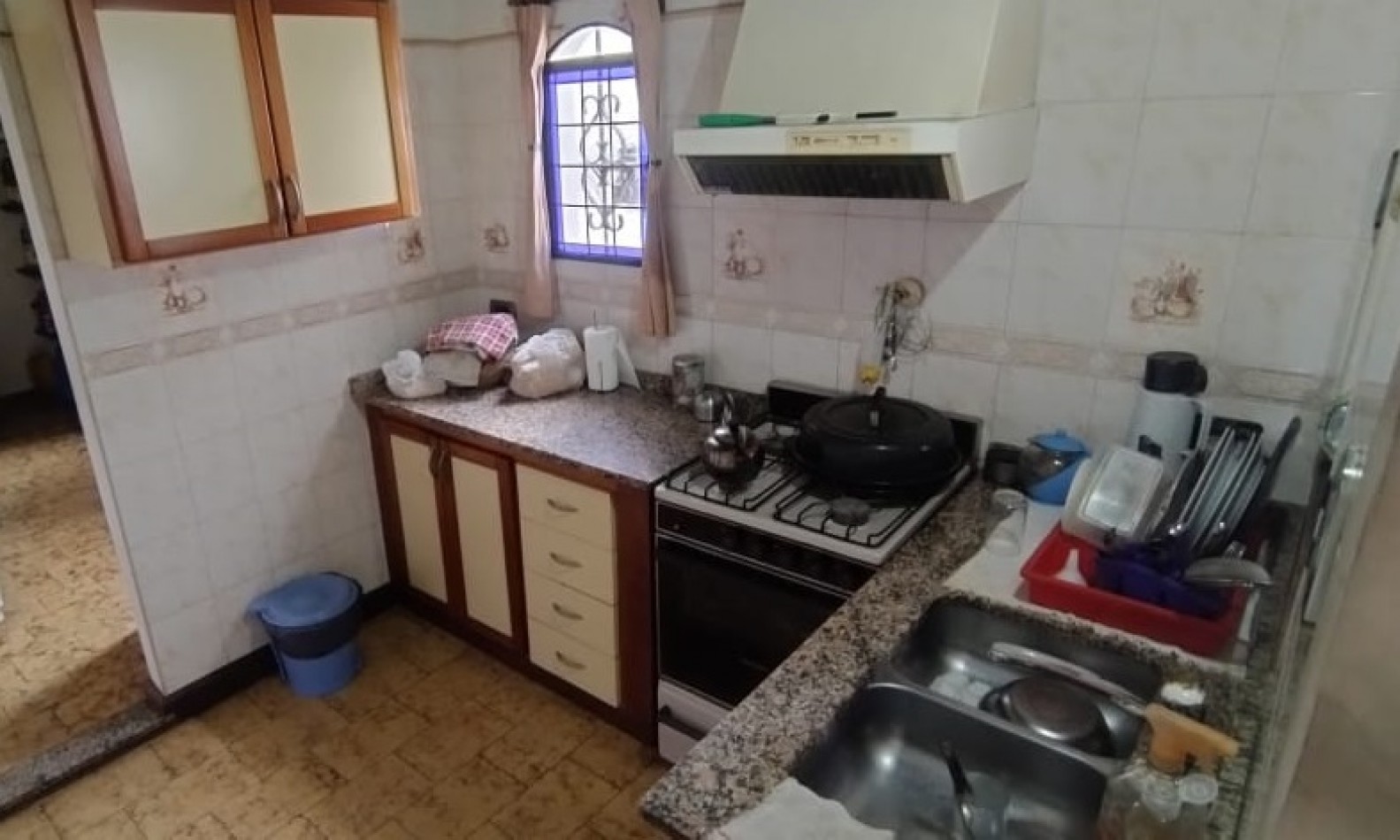 DEPARTAMENTO TIPO CASA EN PLANTA ALTA DE 4 AMBIENTES MAS GALPON EN PLANTA BAJA.