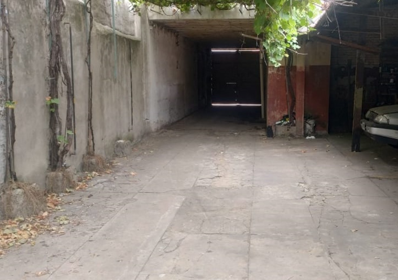 DEPARTAMENTO TIPO CASA EN PLANTA ALTA DE 4 AMBIENTES MAS GALPON EN PLANTA BAJA.