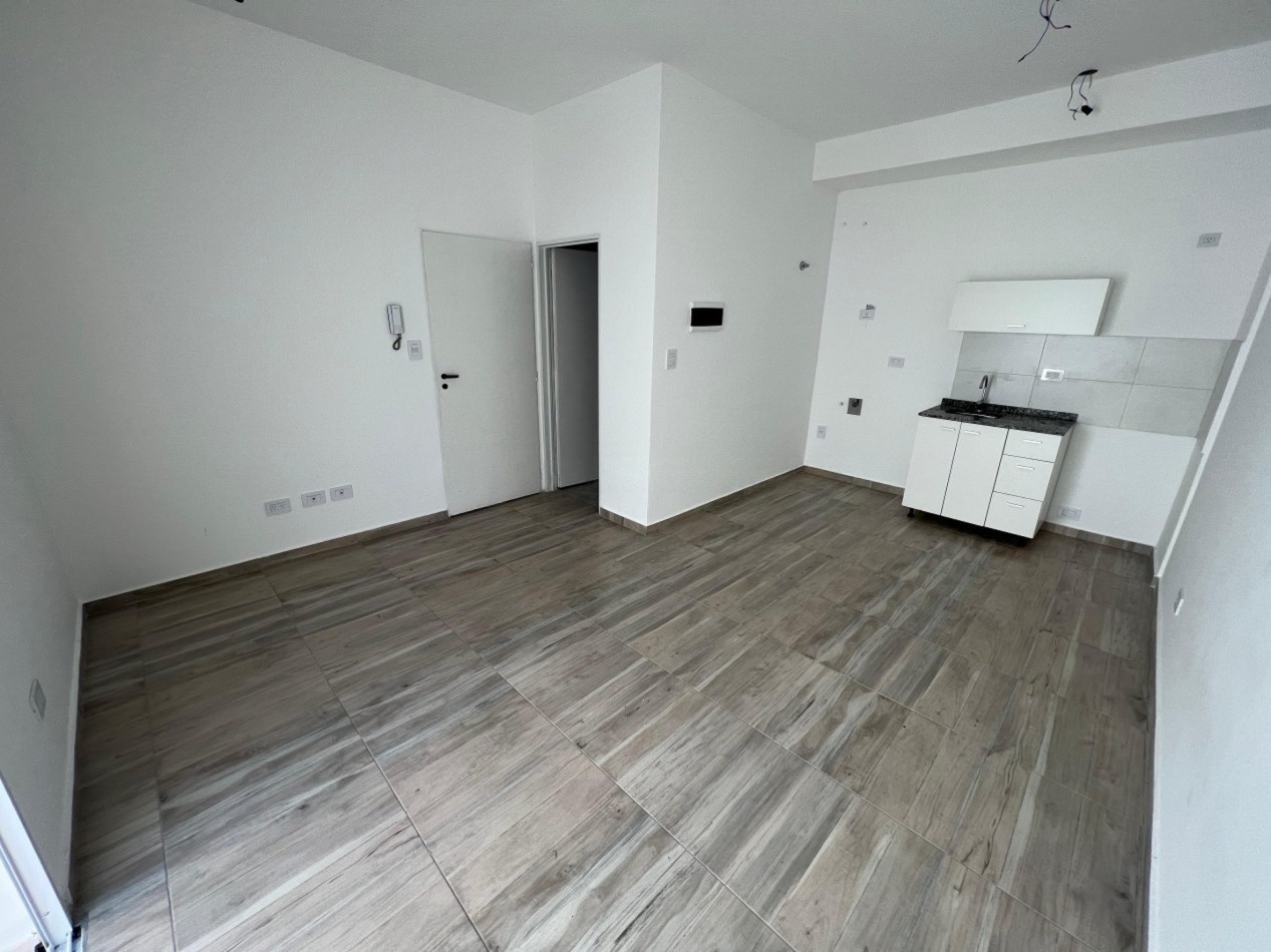 DEPARTAMENTO MONOAMBIENTE EN 2° PISO DTO G , CONTRAFRENTE, CON BALCON, LOMAS DE ZAMORA.