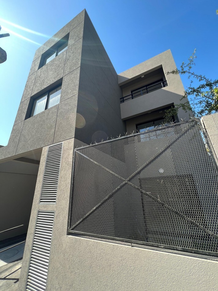 DEPARTAMENTO MONOAMBIENTE EN PISO 2, DTO F, INTERNO, 26 M2. LOMAS DE ZAMORA.