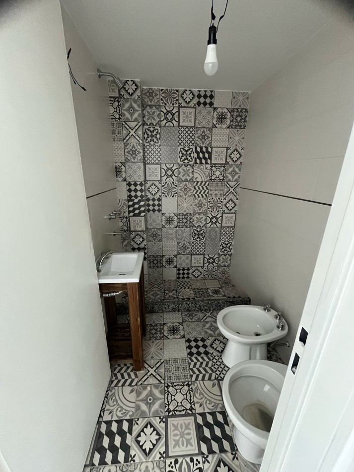 MONOAMBIENTE EN 2DO PISO, DTO C, 21M2, BANFIELD.