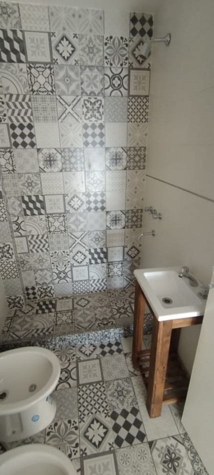 MONOAMBIENTE EN 1ER PISO, DTO C, 21M2, BANFIELD.