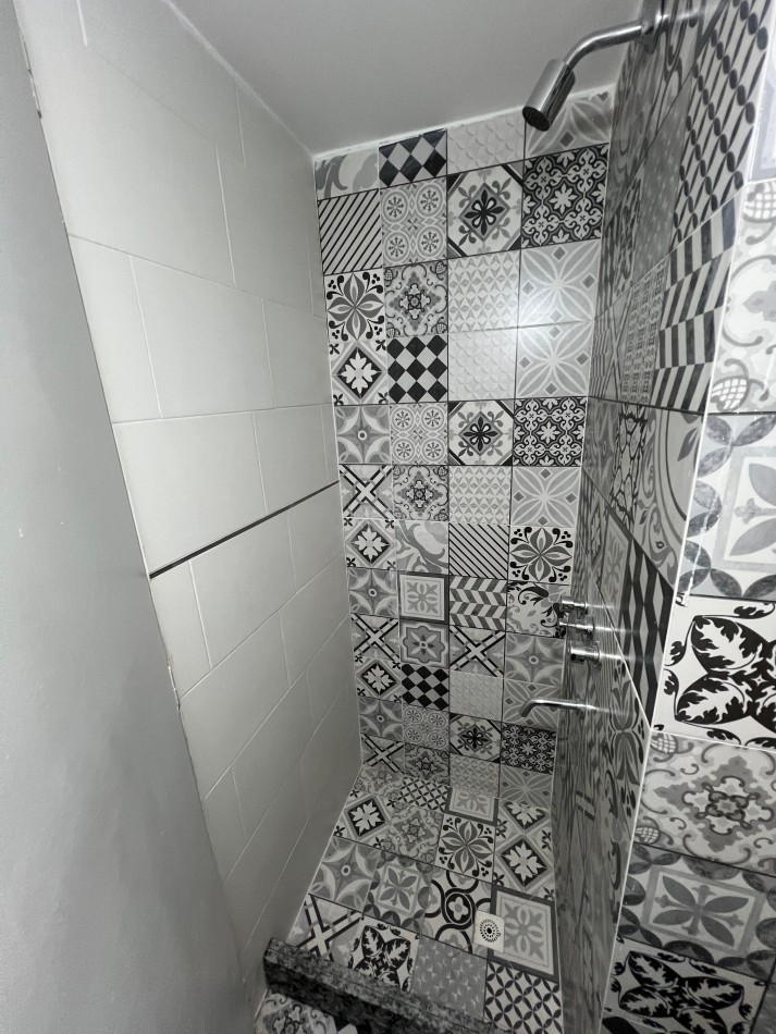 DUPLEX AL FRENTE CON BALCON Y PATIO, 54.5M2. PB. A. BANFIELD.