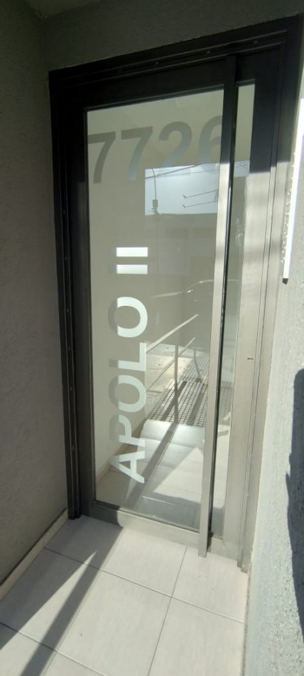 DUPLEX AL FRENTE CON BALCON Y PATIO, 54.5M2. PB. A. BANFIELD.