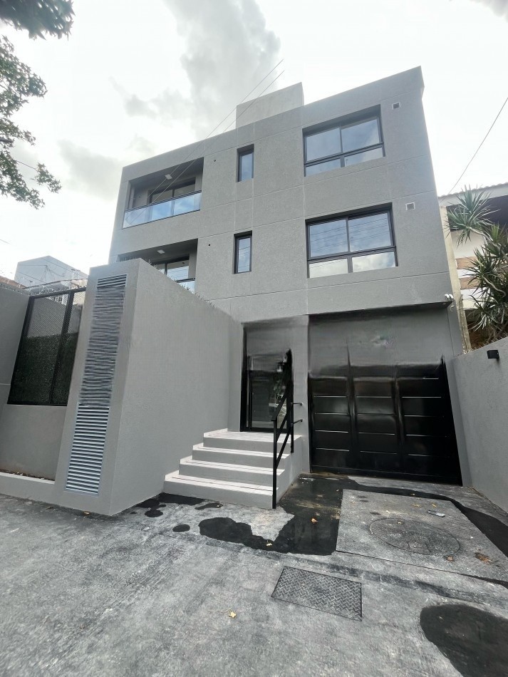 MONOAMBIENTE EN 2° PISO, DTO D, FONDO, 21M2.