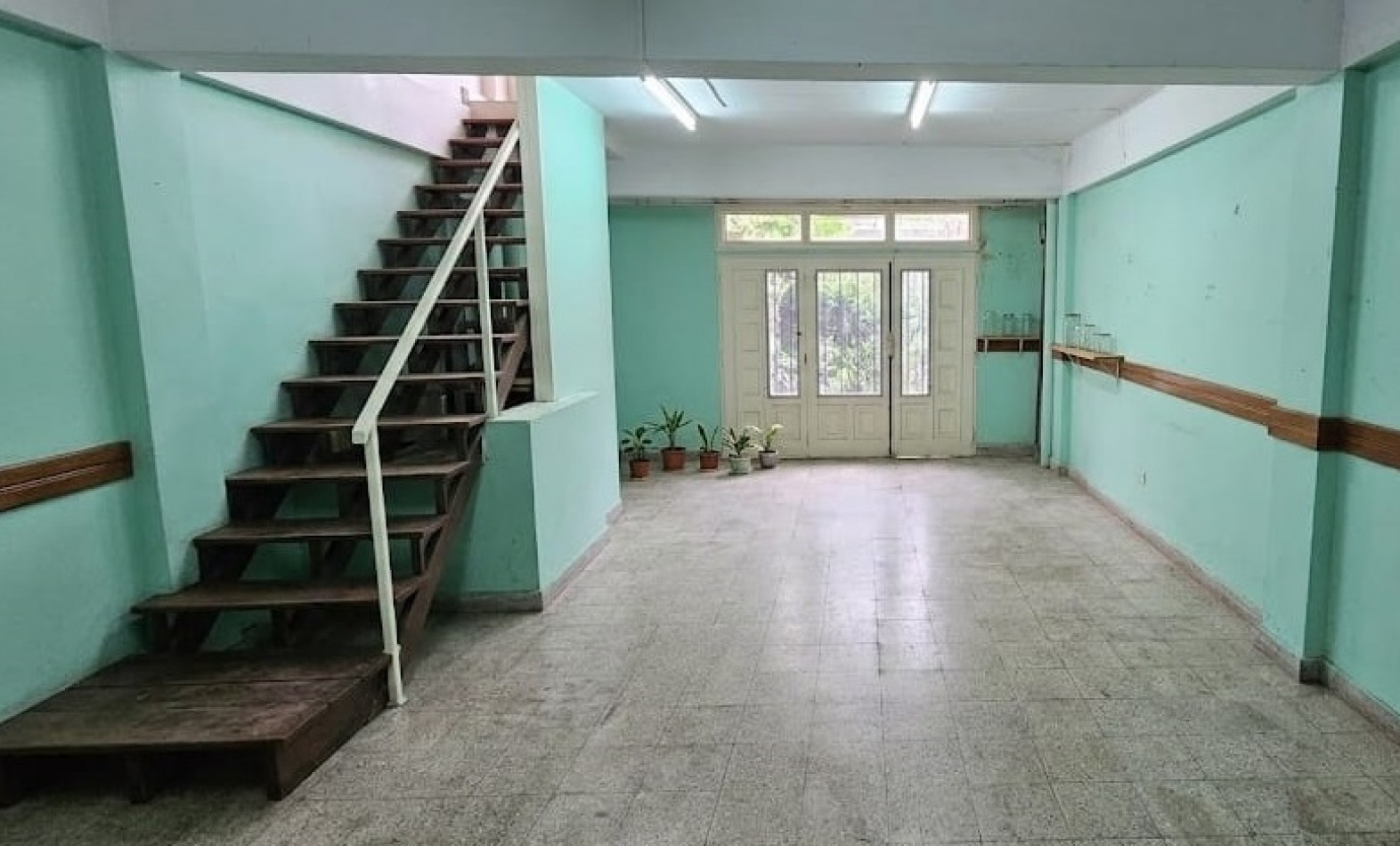 LOCAL COMERCIAL DE 80M2, CON VIVIENDA DE 4 AMBIENTES. 