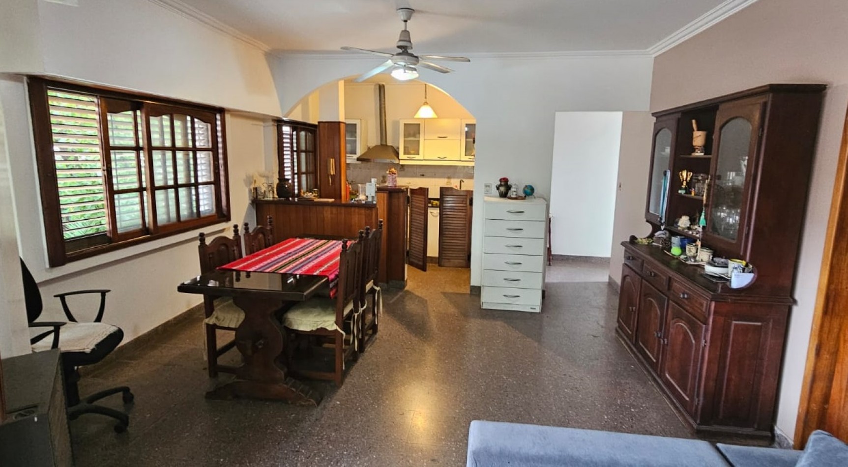 LOCAL COMERCIAL DE 80M2, CON VIVIENDA DE 4 AMBIENTES. 