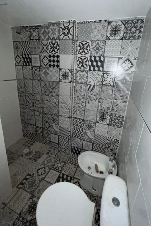 MONOAMBIENTE A ESTRENAR, EN 1°PISO, DTO A, AL FRENTE CON BALCON, 22,5 M2.