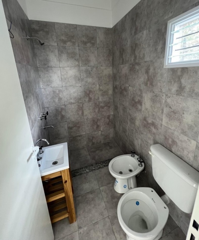 DEPARTAMENTO DOS AMBIENTES , EN 2° PISO, AL CONTRAFRENTE 30M2.