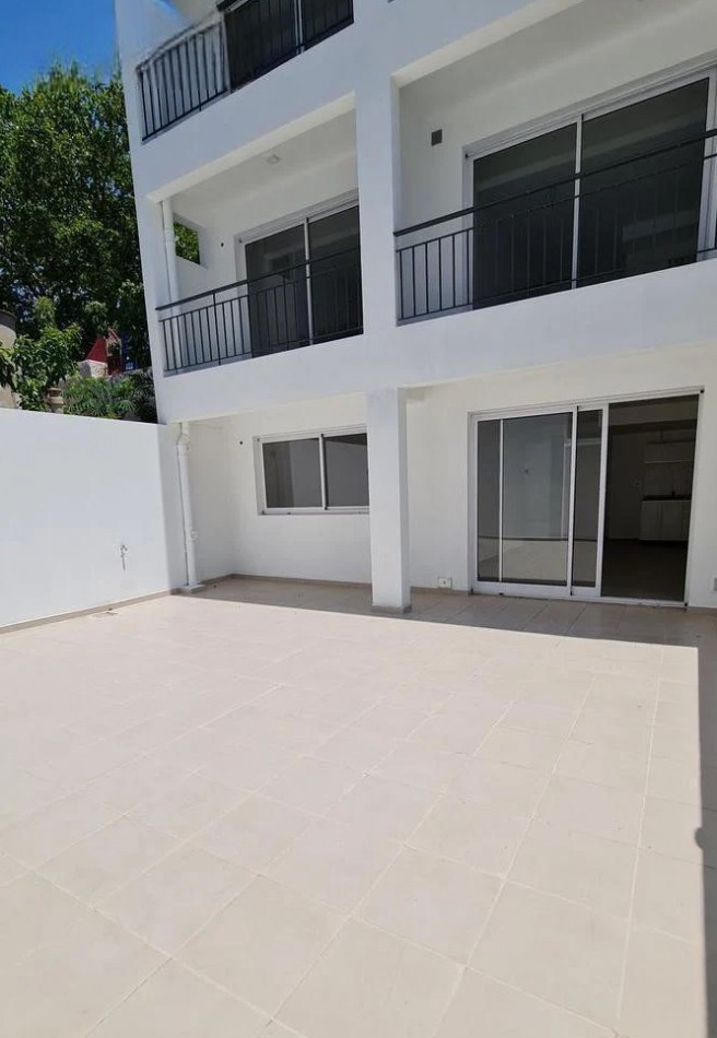 DEPARTAMENTO 2 AMBIENTES EN PLANTA BAJA CON PATIO A ESTRENAR, SUPERFICIE TOTAL 83M2.