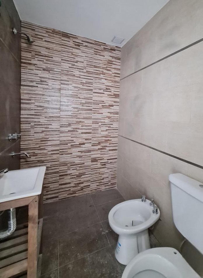 DEPARTAMENTO 2 AMBIENTES EN PLANTA BAJA CON PATIO A ESTRENAR, SUPERFICIE TOTAL 83M2.