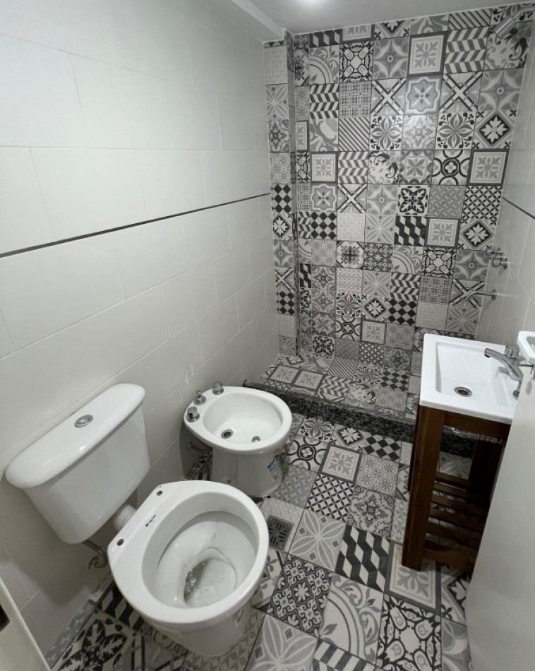 MONOAMBIENTE INTERNO, EN PLANTA BAJA, CON PATIO, 32M2.