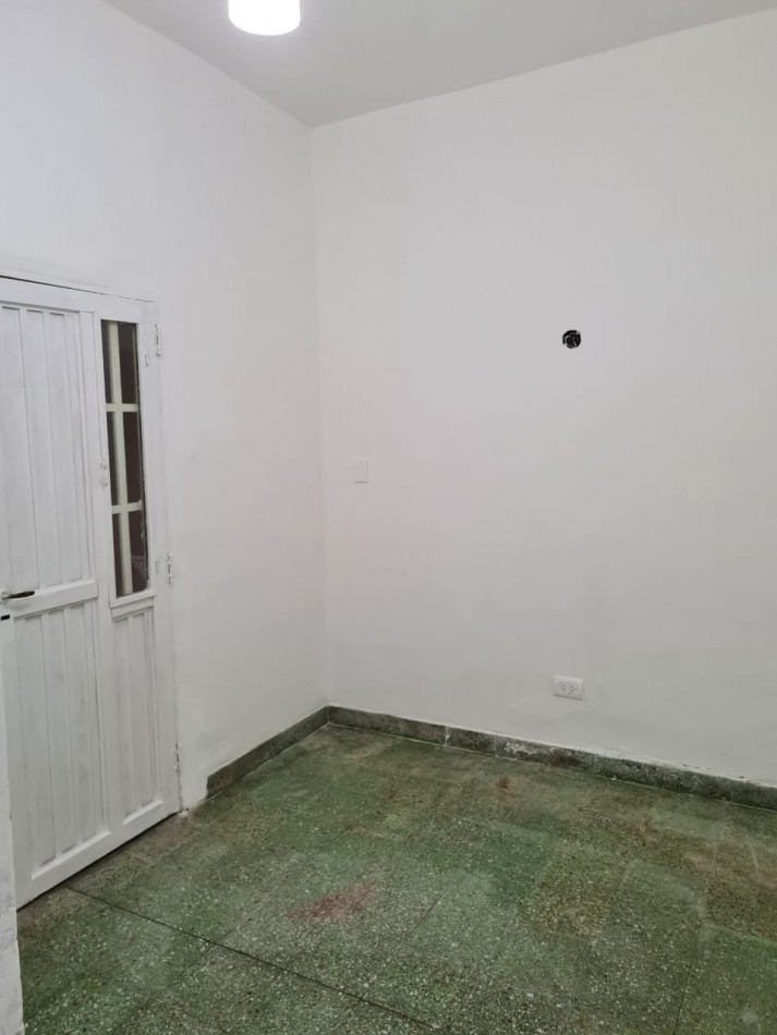 PH TIPO CASA EN PLANTA BAJA AL FRENTE DE 2 AMBIENTES, EN ALQUILER.