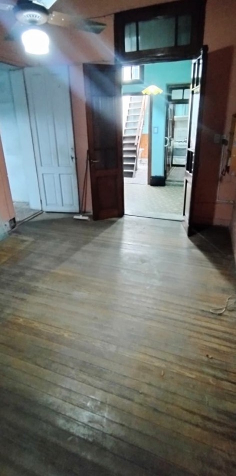 CASA DE 2 AMIENTES CON LOCAL COMERCIAL SOBRE ESQUINA 120M2.