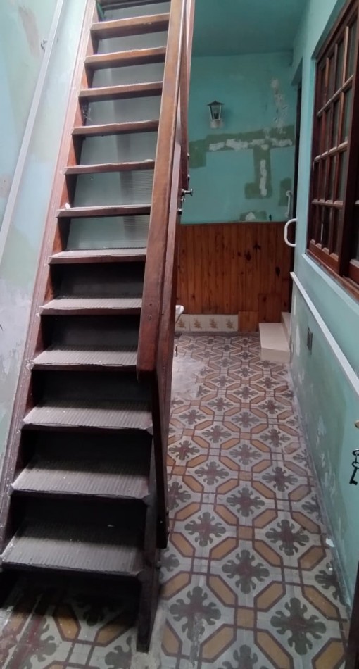 CASA DE 2 AMIENTES CON LOCAL COMERCIAL SOBRE ESQUINA 120M2.