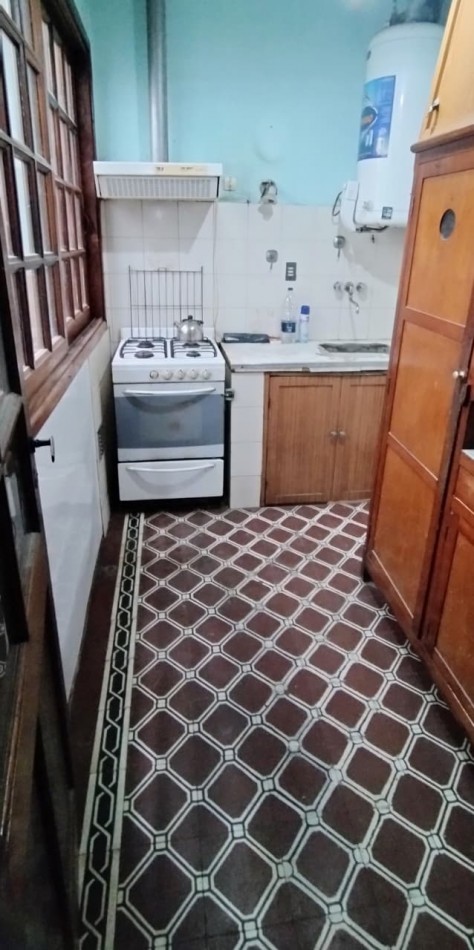 CASA DE 2 AMIENTES CON LOCAL COMERCIAL SOBRE ESQUINA 120M2.