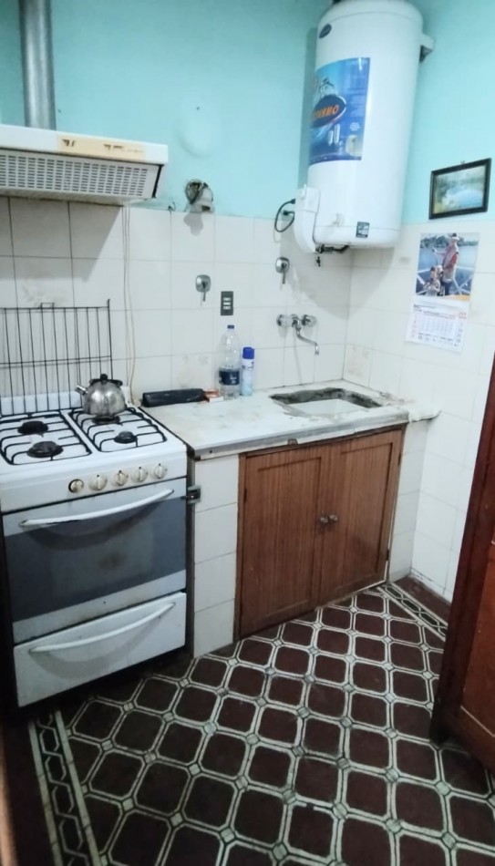 CASA DE 2 AMIENTES CON LOCAL COMERCIAL SOBRE ESQUINA 120M2.