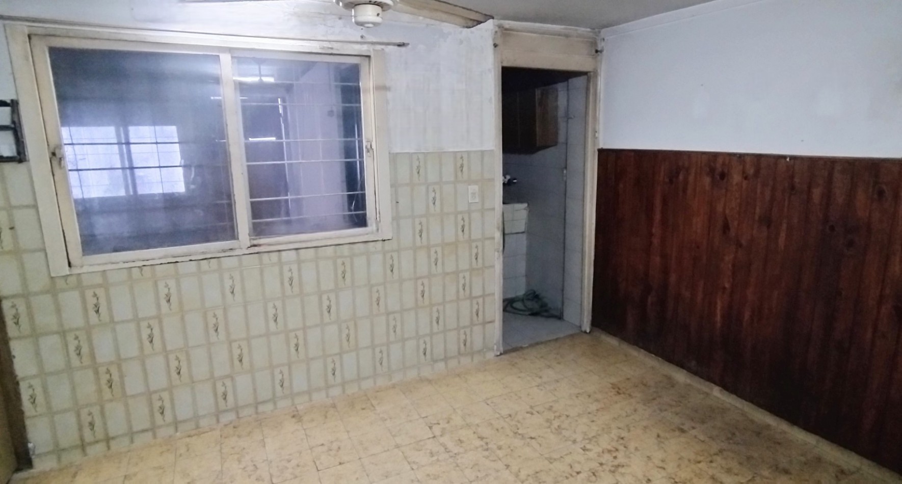 CASA DE 4 AMBIENTES, CON PATIO Y ESPACIO GUARDA COCHE.