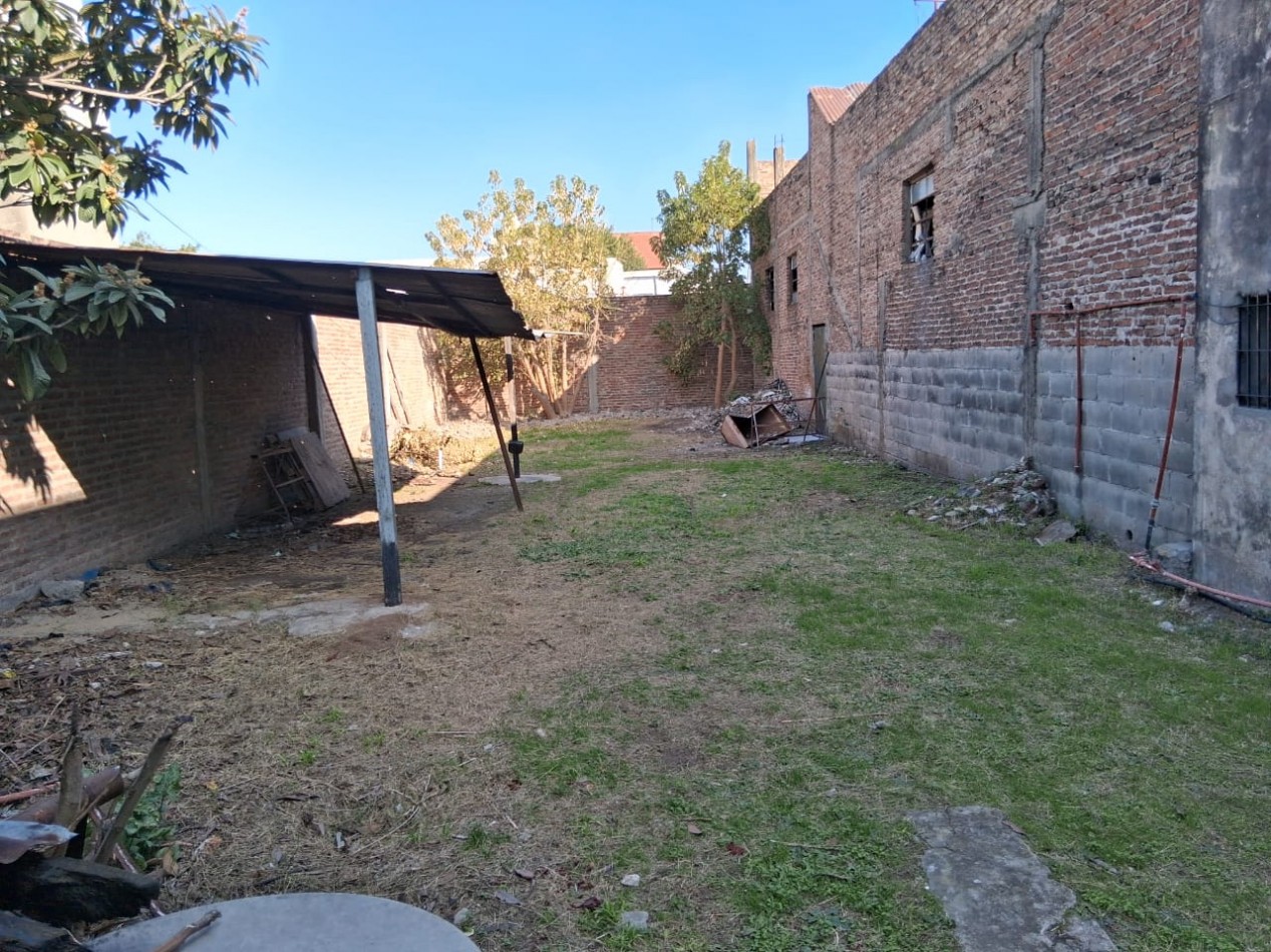 TERRENO DE 8.66M DE FRENTE X 30M DE FONDO. SUPERFICIE 260M2.