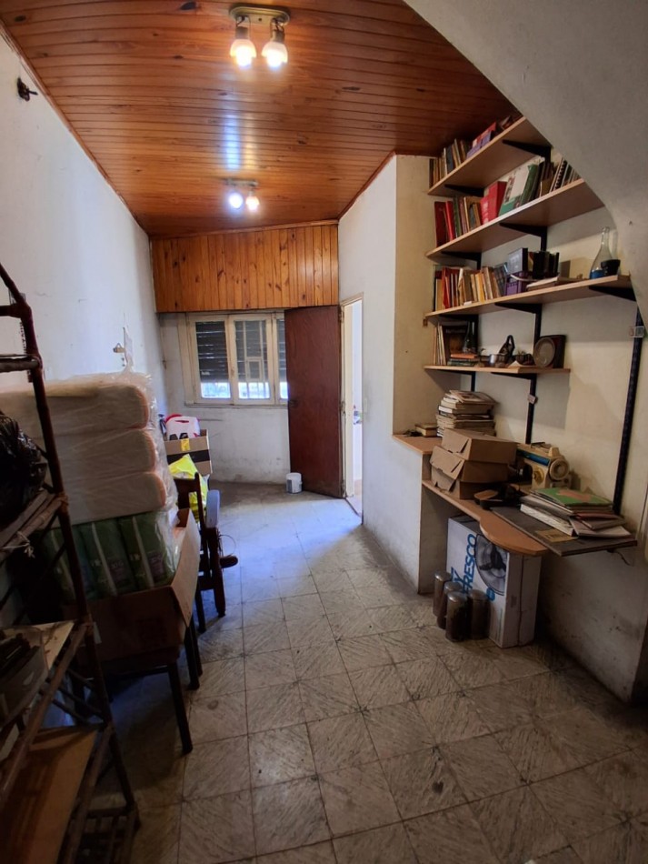 CASA DE 3 AMBIENTES EN PLANTA ALTA CON GALPON DE 260M2