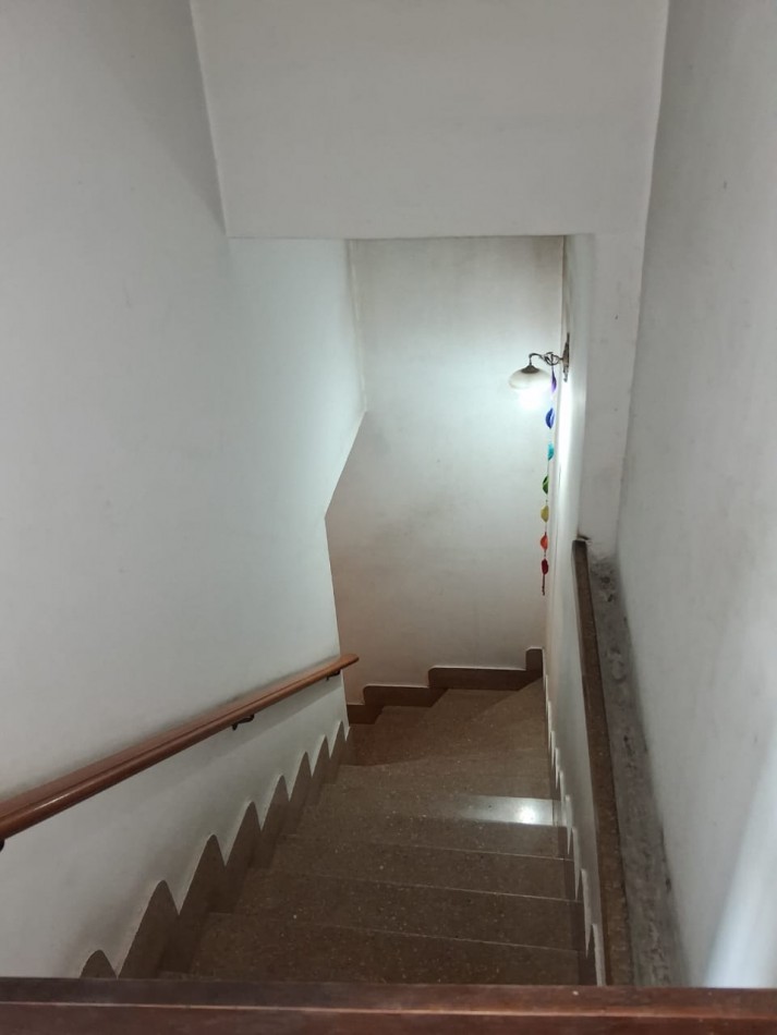 CASA DE 3 AMBIENTES EN PLANTA ALTA CON GALPON DE 260M2