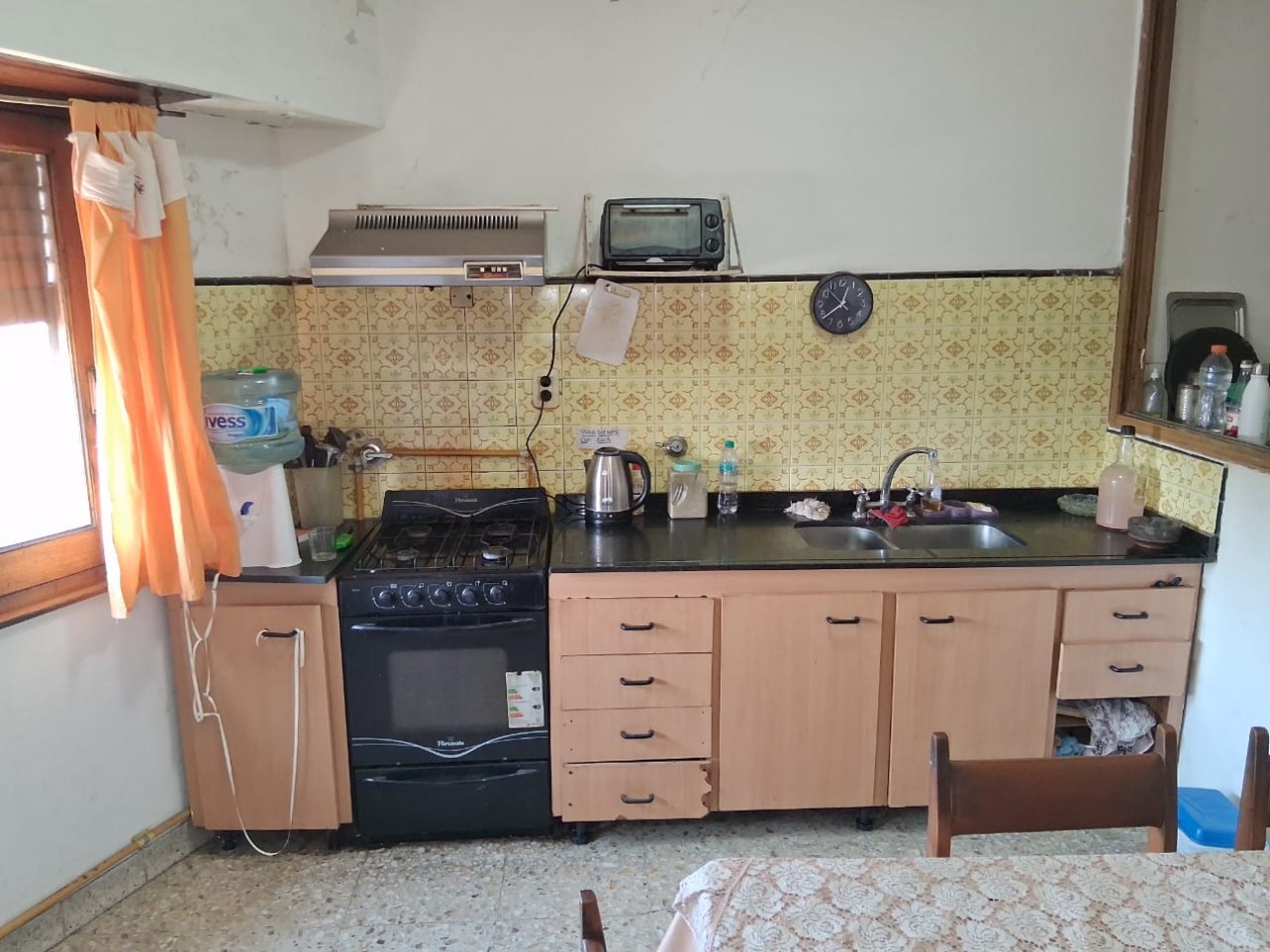 CASA DE 3 AMBIENTES EN PLANTA ALTA CON GALPON DE 260M2